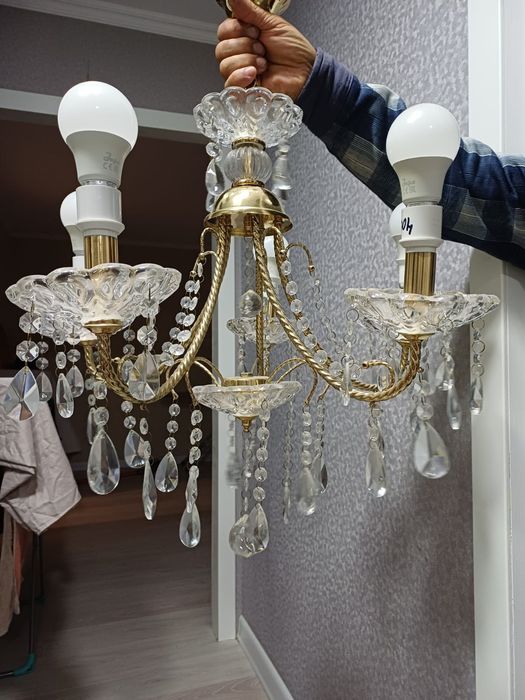 Продам люстры, светильники