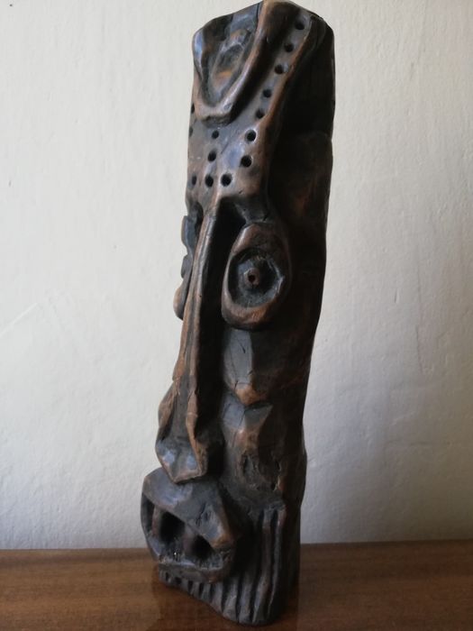 Много интересна и нестандарна глава от дърво. Маска.