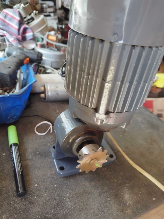 Reductor cu motor electric 75 rpm