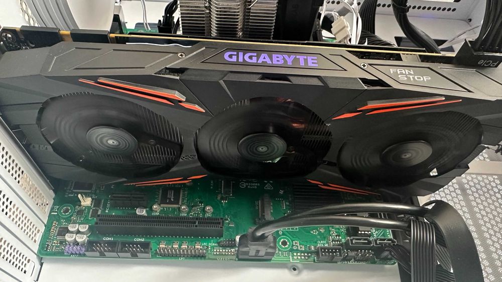 Gigabyte GeForce GTX 1080 8GB GDDR5X triple-fan, “FAN STOP”, backplate