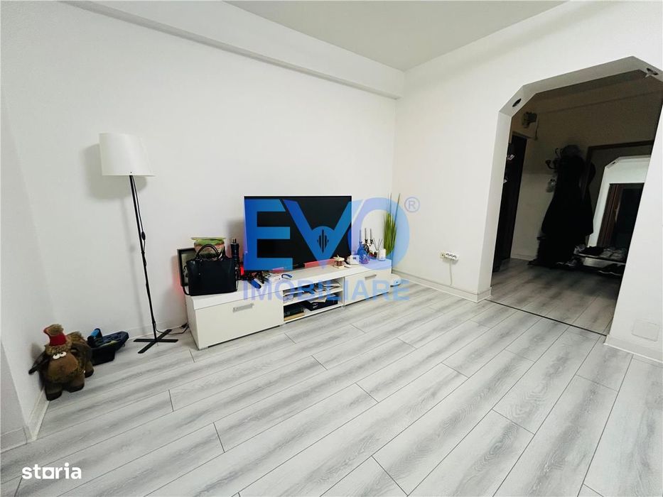 Apartament De Vanzare Cu 2 Camere, Podu Ros