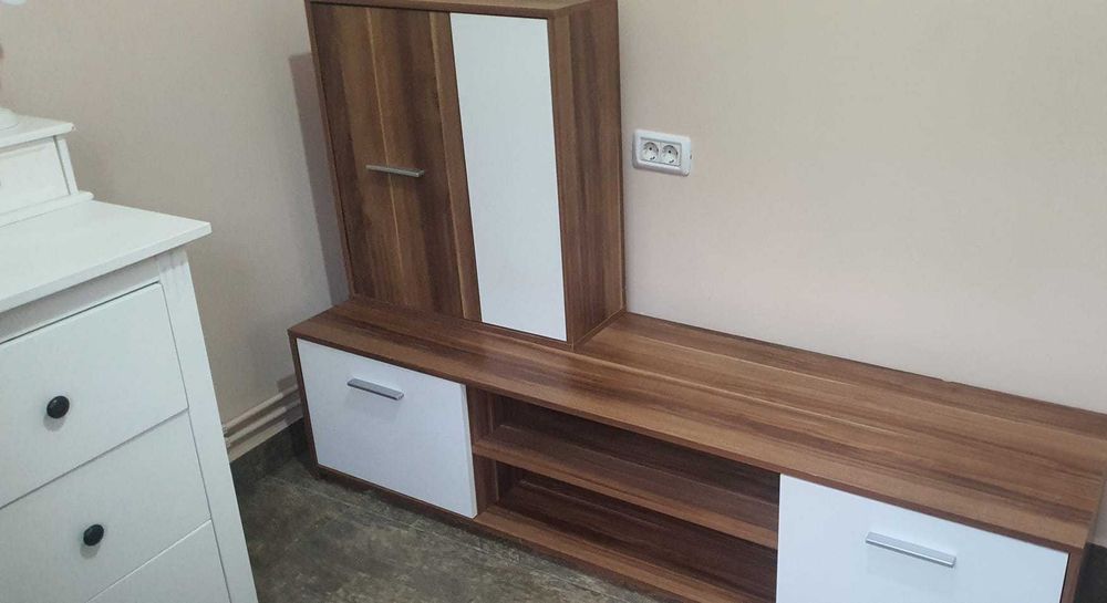 Comodă Living Cu Dulăpior Suspendat
