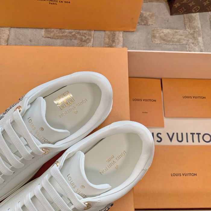 Adidasi Louis Vuitton