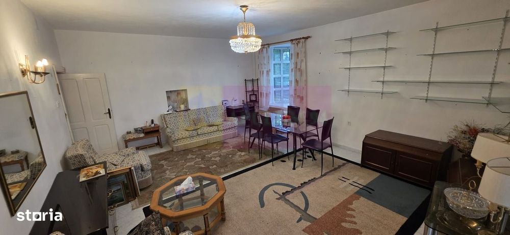 Vila de vanzare cu 6 camere si teren de 5116 mp in Cornu, Prahova
