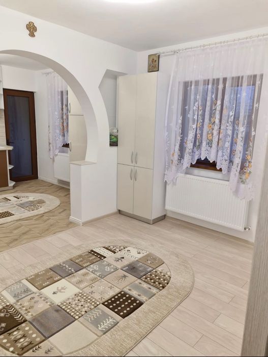 Casa moderna de inchiriat-4 dormioare/2 bai
