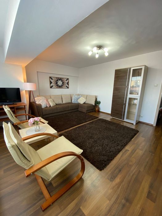 Apartament 3 camere pentru închiriat în zona centrală