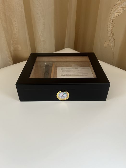 Стилен хумидор за пури – кедрово дърво, до 20 пури | 2 цвята