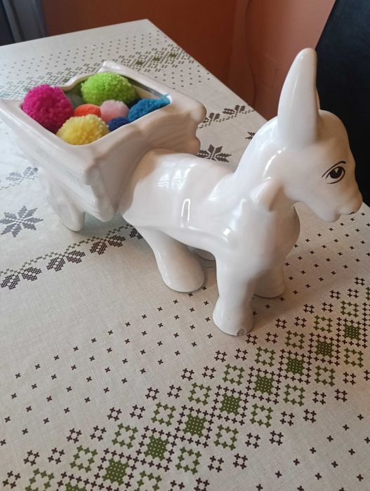 Vând bibelouri diverse figurine