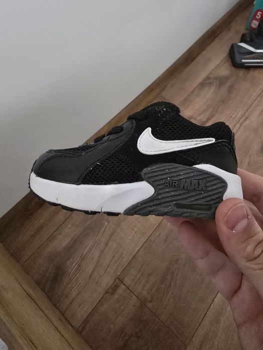 Nike air max black and white