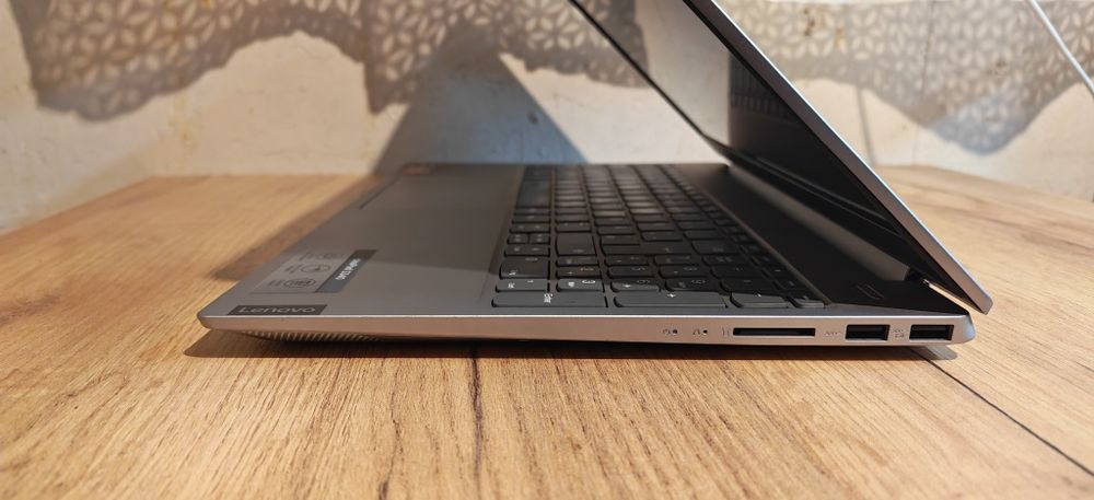 Lenovo IdeaPad S340 Ryzen 5 / 12GB RAM / SSD 256GB + HDD 500GB / Full