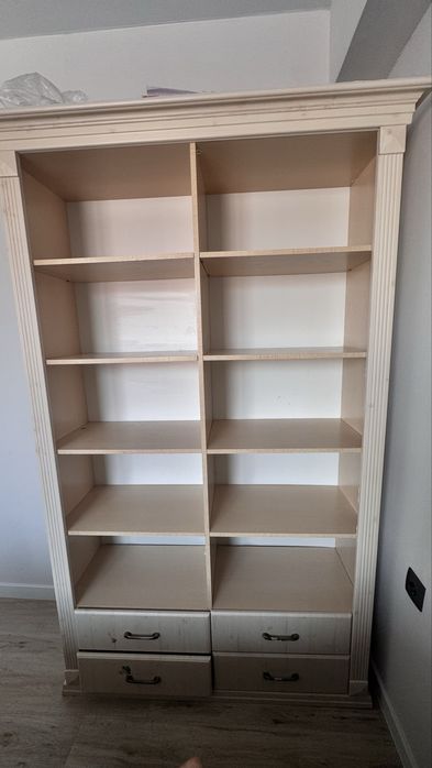 Продоется книжный шкаф