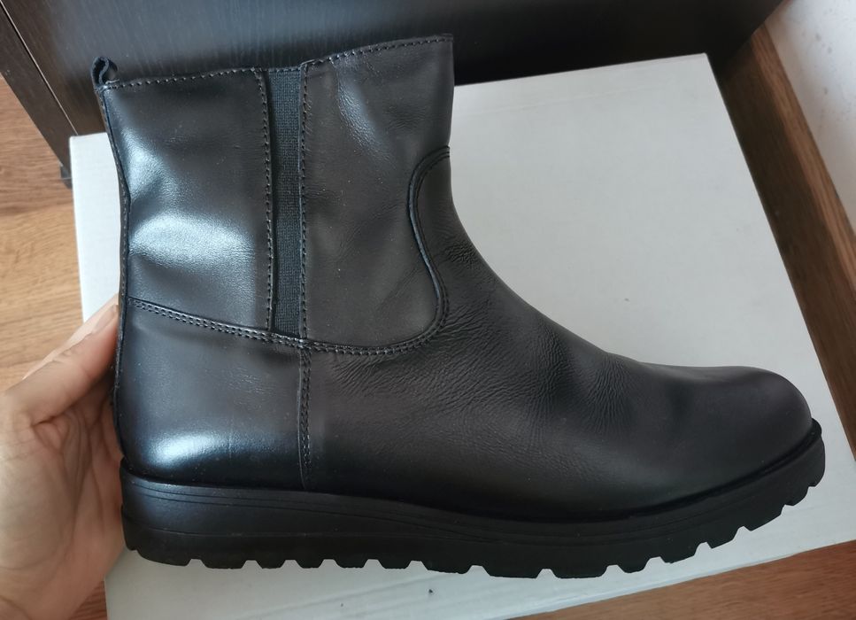 Botine de piele imblanite