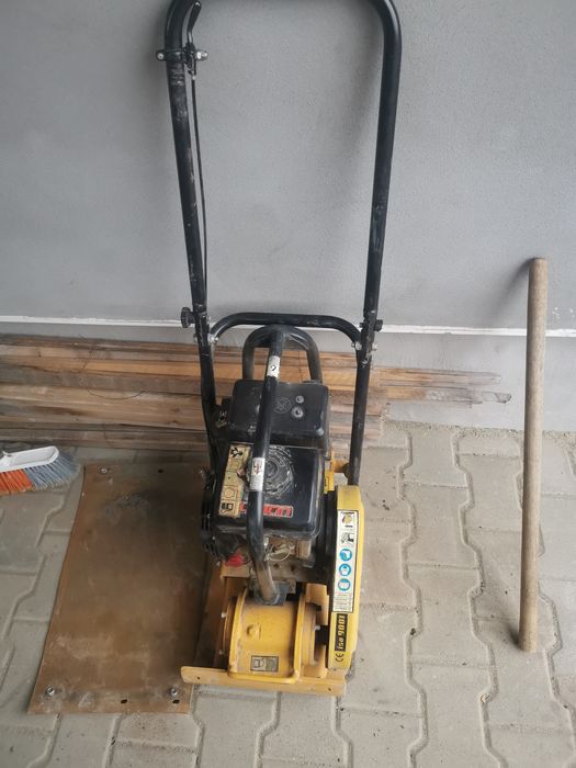 Se vinde placă compactoare 60kg