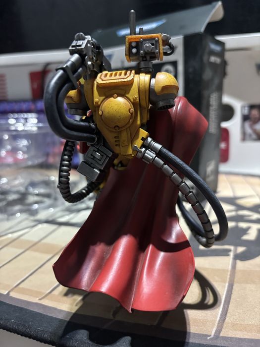 Figurina Warhammer ,,Imperial Fists Third Captain Tor Garadon"