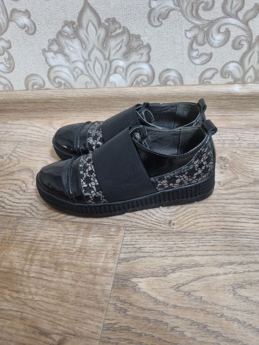 Продам туфли школьные для девочки