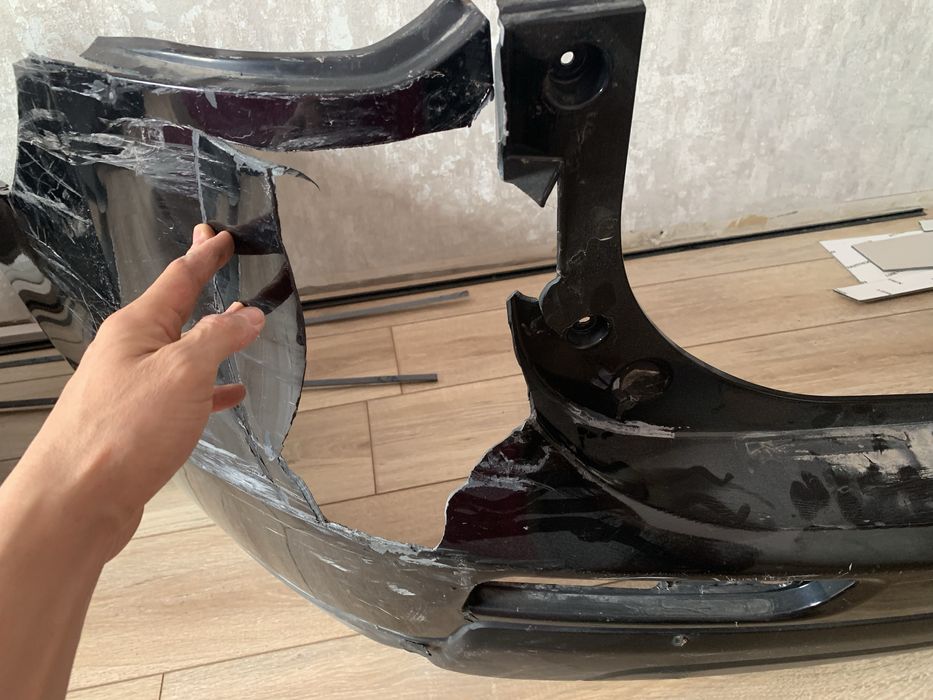 Продам задний бампер под восстановления