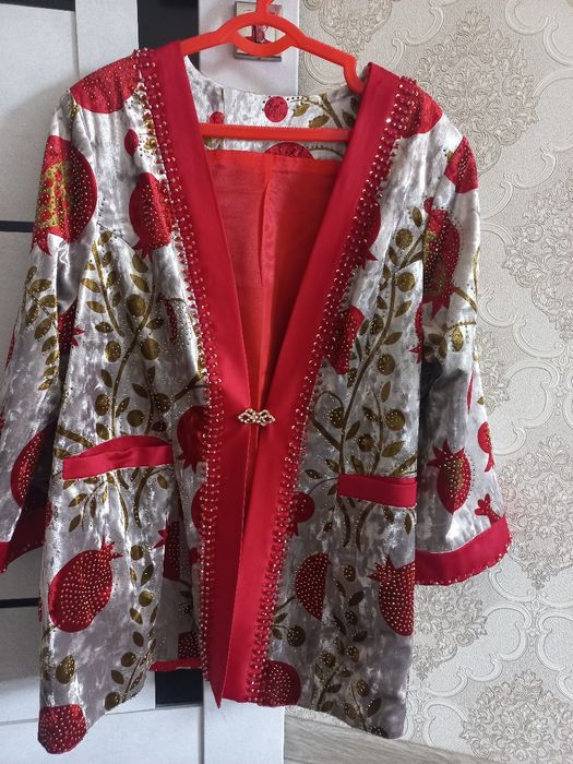 Kastum qo'li ishi qilingan