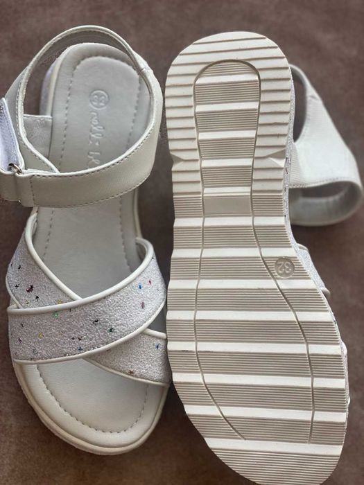 Нови сандали за момиче 32 номер