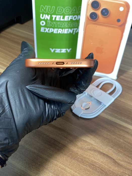 iPhone 17 Pro • 256 GB • Cosmic Orange