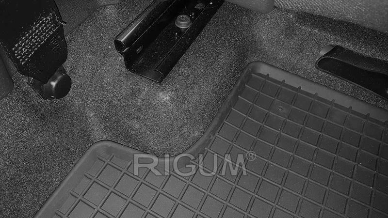 Гумени стелки или багажник AUDI Q2 от 2016 г.