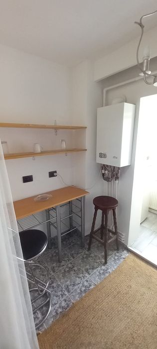 Închiriez garsonieră confort 1, Bulevardul Decebal, deasupra Galeriei de Artă, bloc recent reabilitat, lângă piața centrală  Deva.