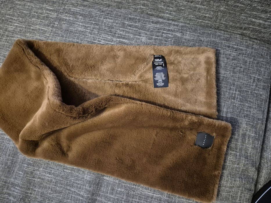 Чисто нов комплект шал и шапка