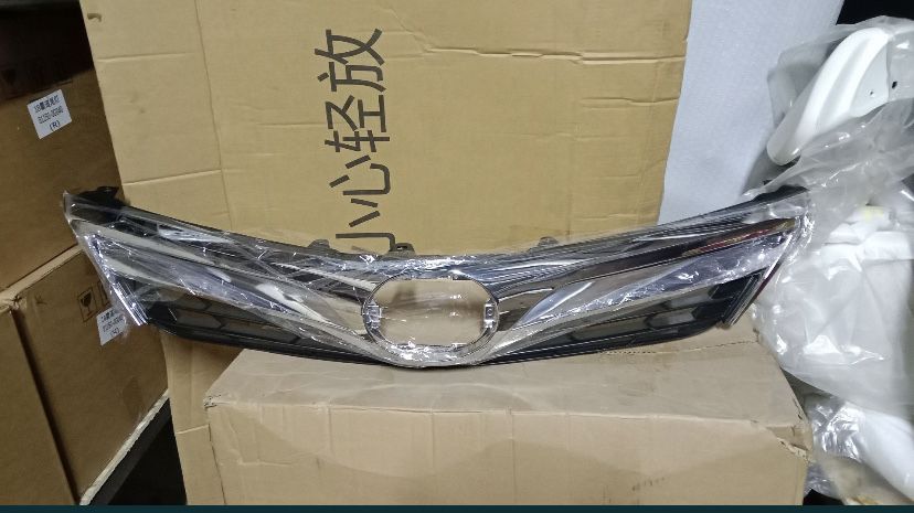 Решетка радиатора Камри 50 se 50 le