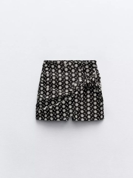Къса пола-панталон с бродерия Zara