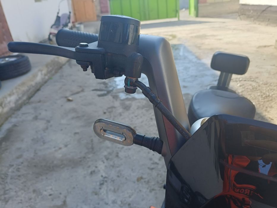 Электро мопед с оригинал зарядкой