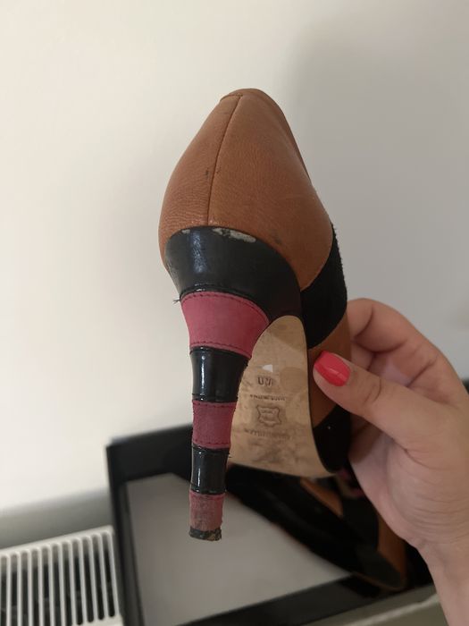 Pantofi Karen Millen maro cu negru