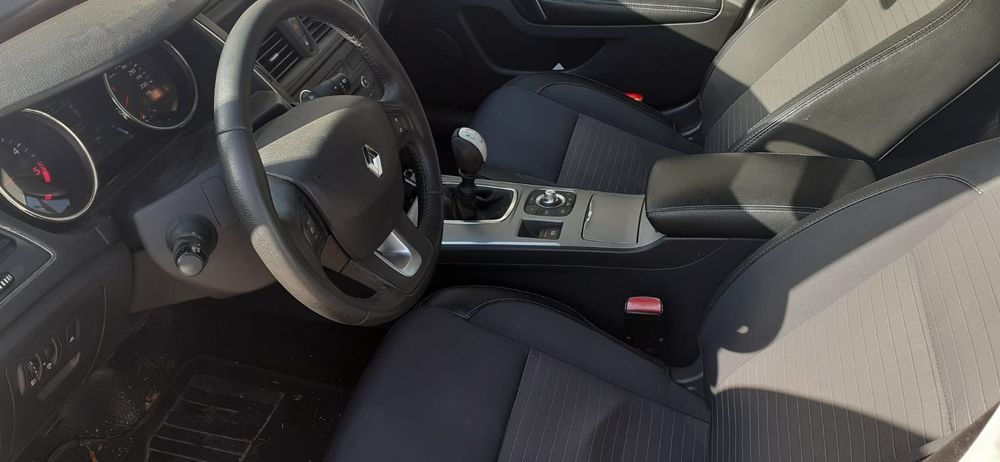 RENAULT Latitude 2011 — imagine 5