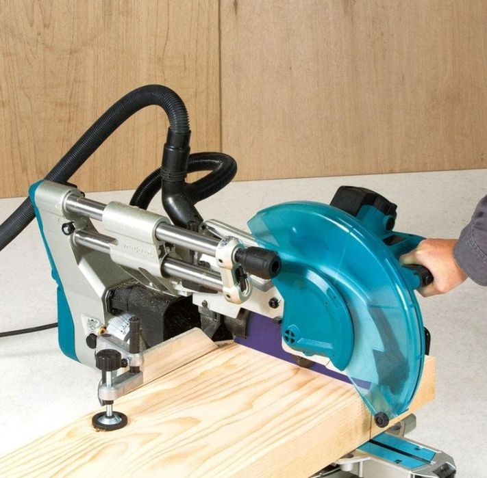 Нова пендула MAKITA LS1219L