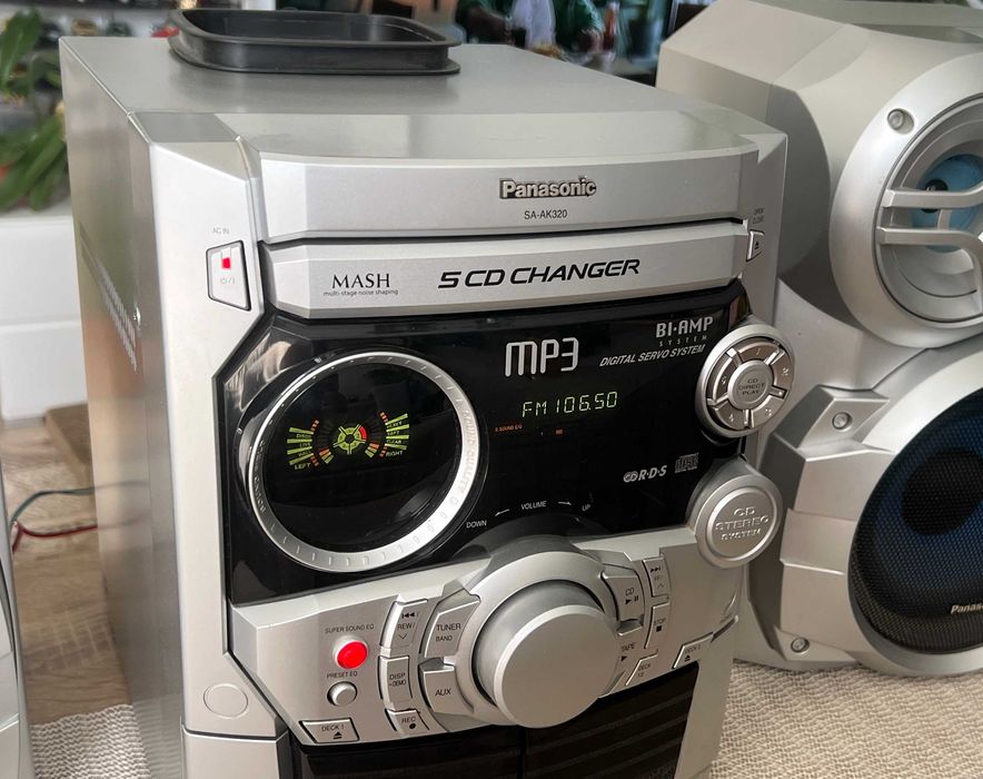 Sistem audio Panasonic SA-AK320  5 CD  MP3  2x125W cu boxe originale