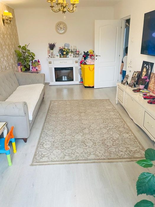 Vand apartament 3 camere decomandat