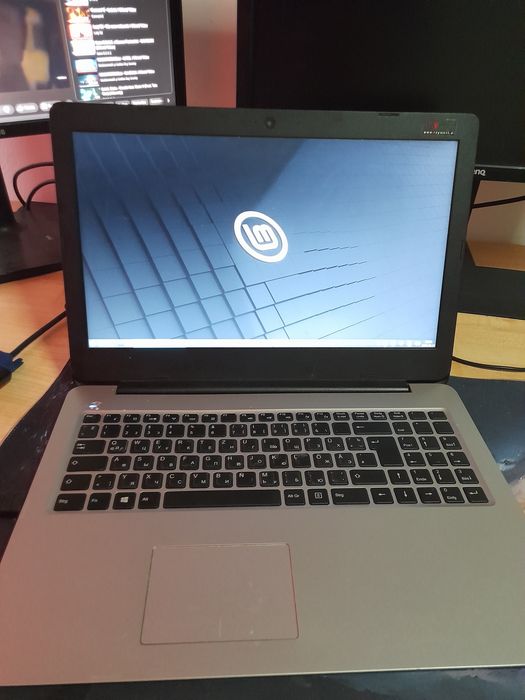 Vând laptop urgent