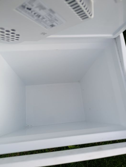 Хладилна чанта на 12 и 220 волта