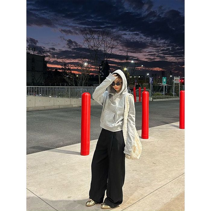 серое худи чучтуь теплое