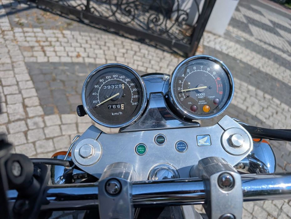 Motocicleta Honda Magna