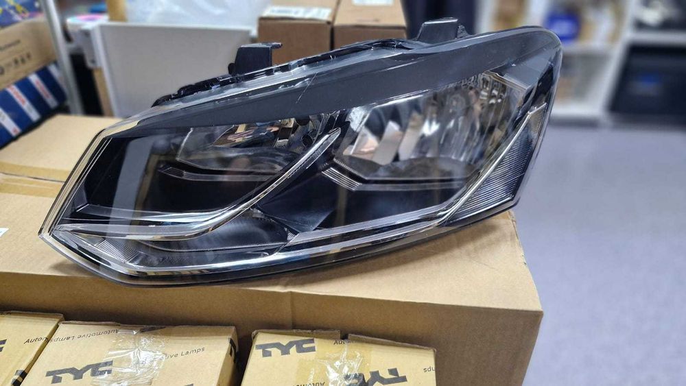 Фара левый, правый VW POLO рестайлинг