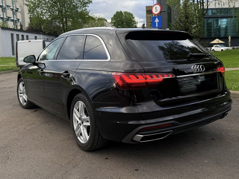 Audi A4 Avant Sport-line 163 cp bord virtual,webasto,trapă panoramică,matrix