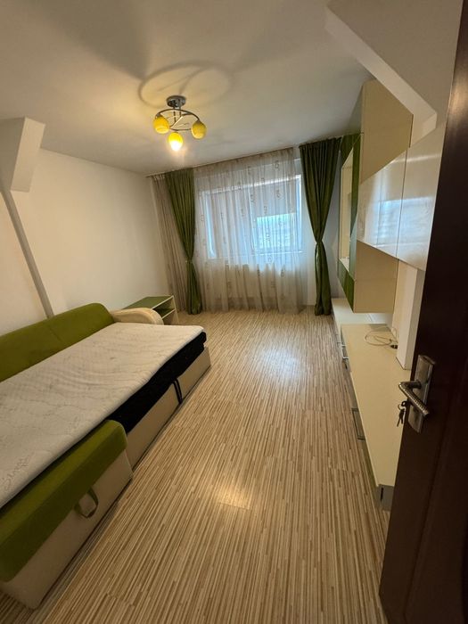 Inchiriez apartament 2 camere decomandat