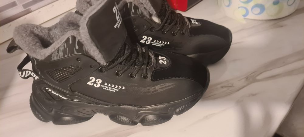 Adidași  nou.mar 41 bărbați  la 120.lei