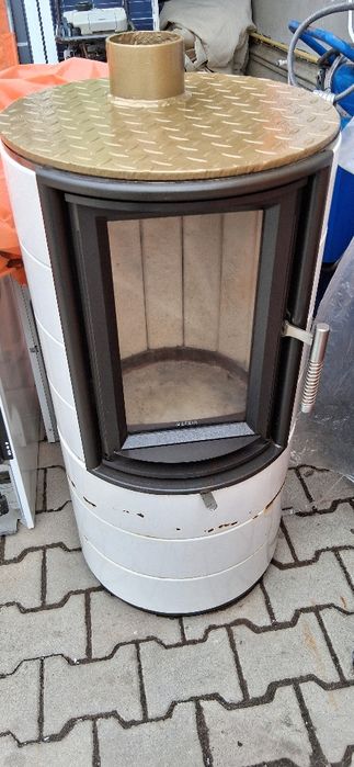 Șemineu      din          fontă