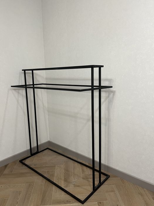 Продается стойка для одежды…….