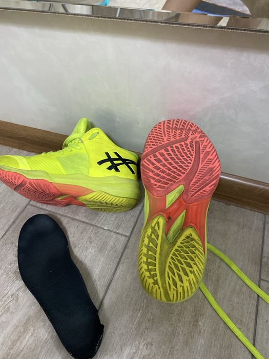 Кроссовки ASICS, отличное состояние