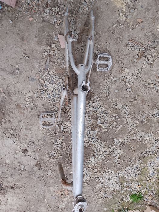 Vând bicicleta BMX pentru piese