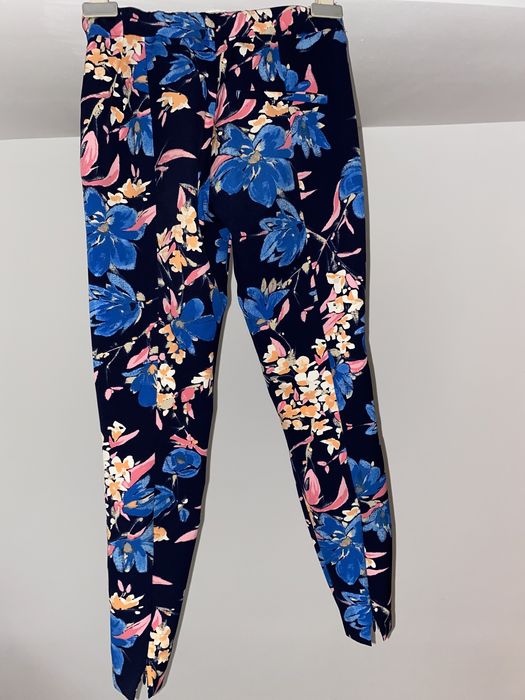 Pantaloni Zara inflorați