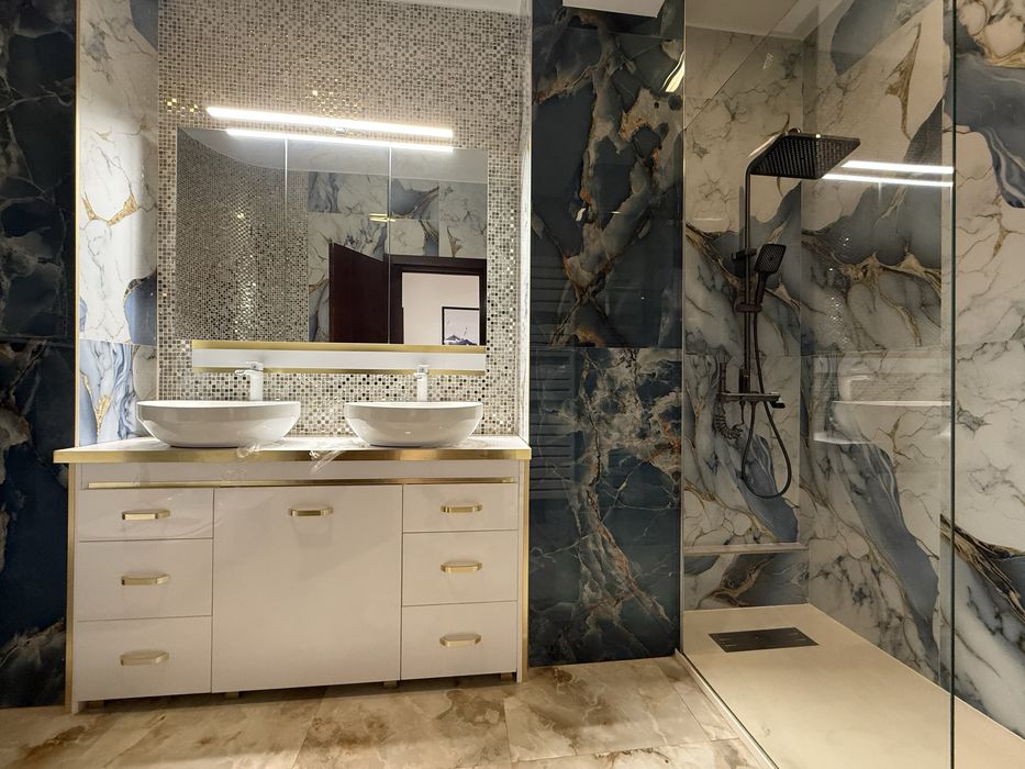 Inchiriez apartament cu 3 camerepe faleza