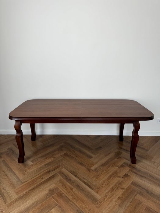 Обеденный стол в гостиную