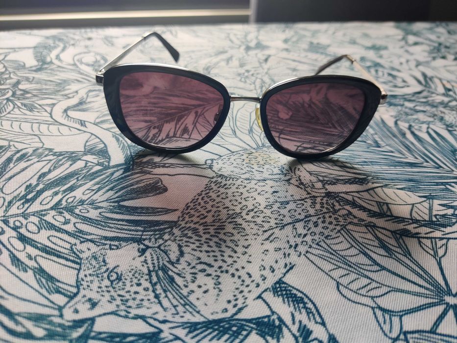 2 броя слънчеви очила